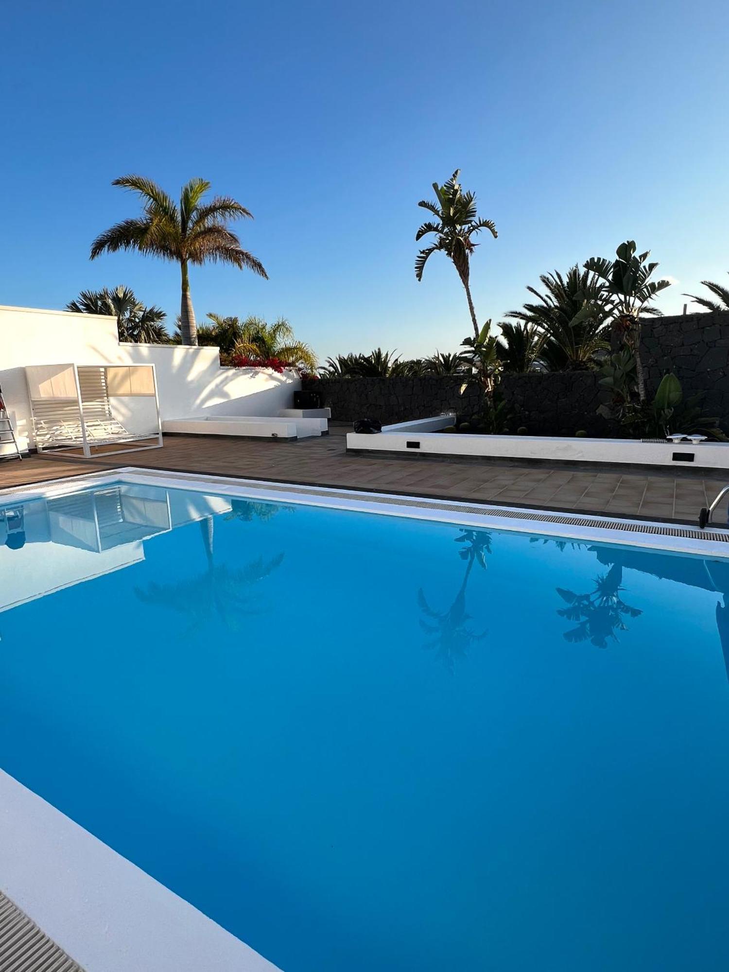 Villa Dedalos - A Luxury Large Villa With A Heated Pool In Puerto Calero Exterior foto