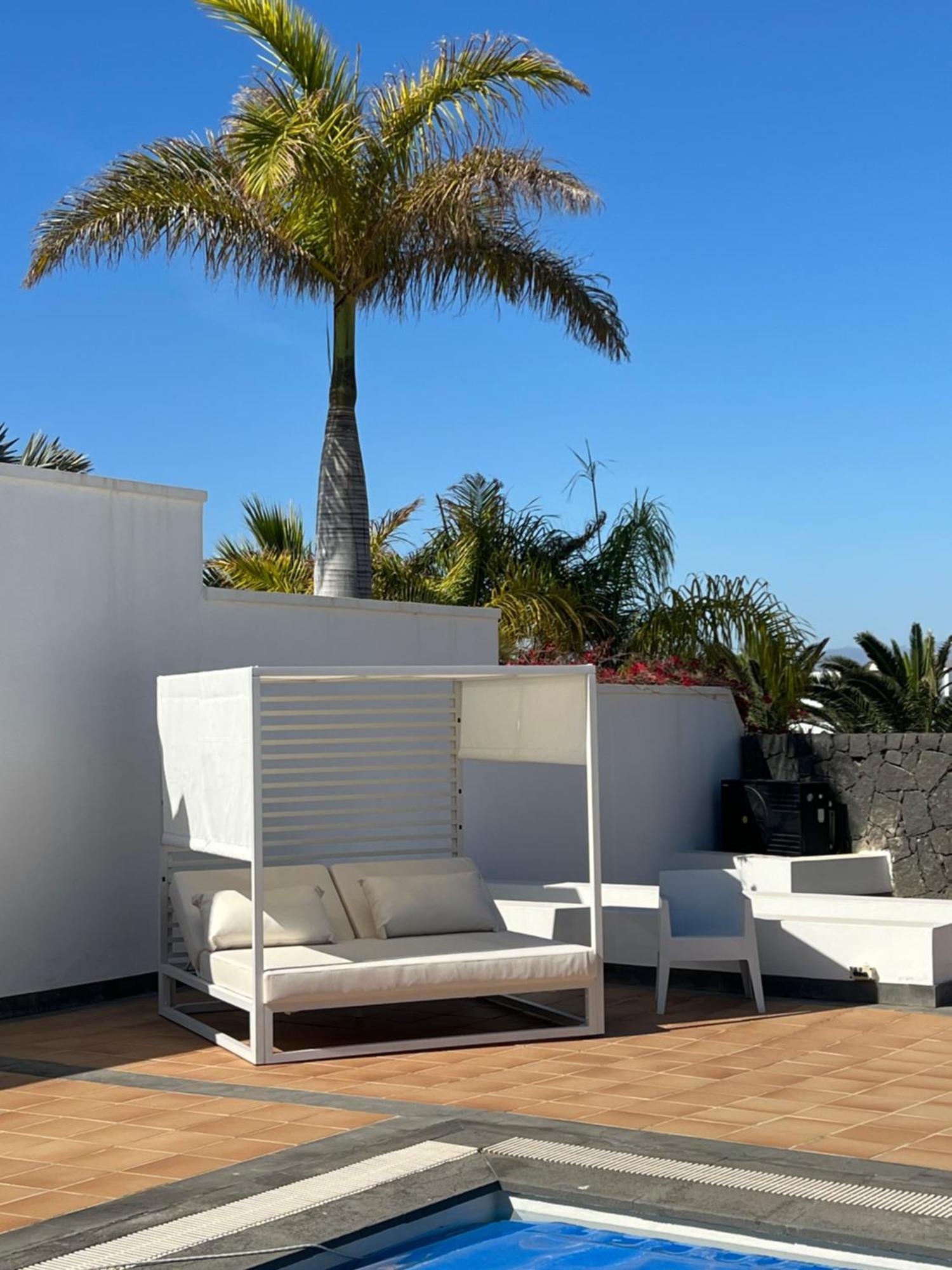 Villa Dedalos - A Luxury Large Villa With A Heated Pool In Puerto Calero Exterior foto