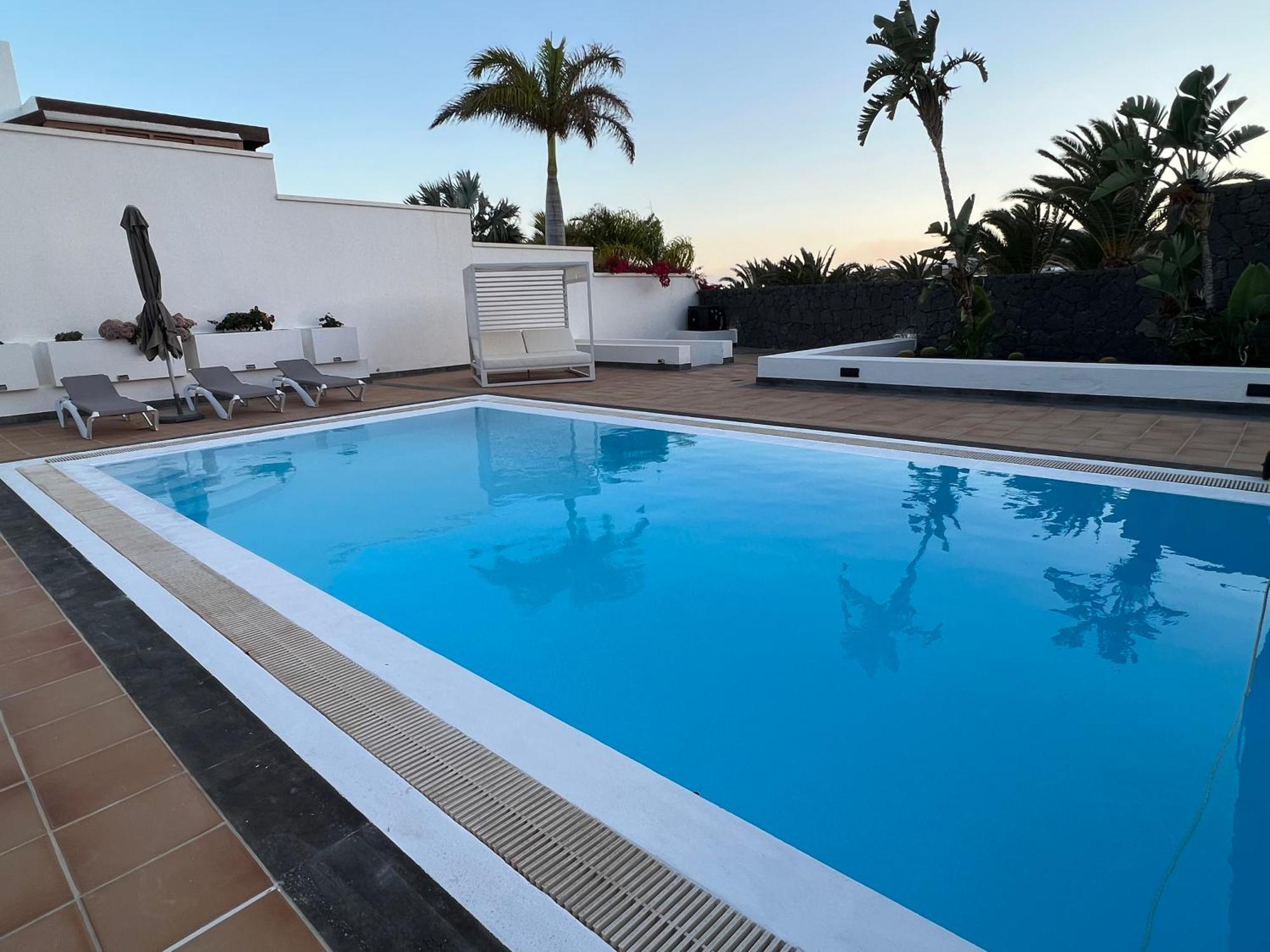 Villa Dedalos - A Luxury Large Villa With A Heated Pool In Puerto Calero Exterior foto