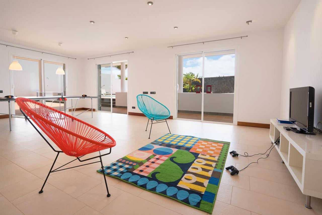 Villa Dedalos - A Luxury Large Villa With A Heated Pool In Puerto Calero Exterior foto