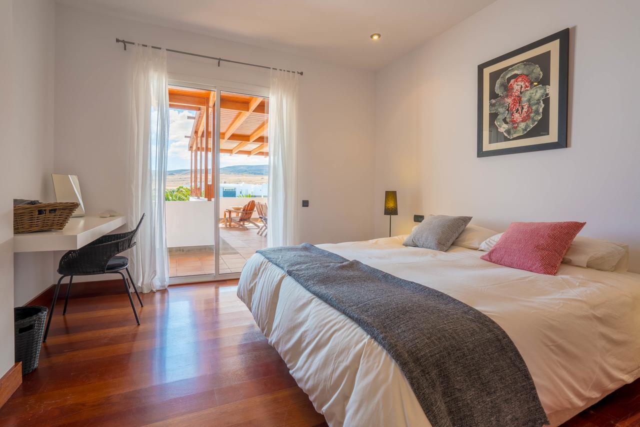 Villa Dedalos - A Luxury Large Villa With A Heated Pool In Puerto Calero Exterior foto