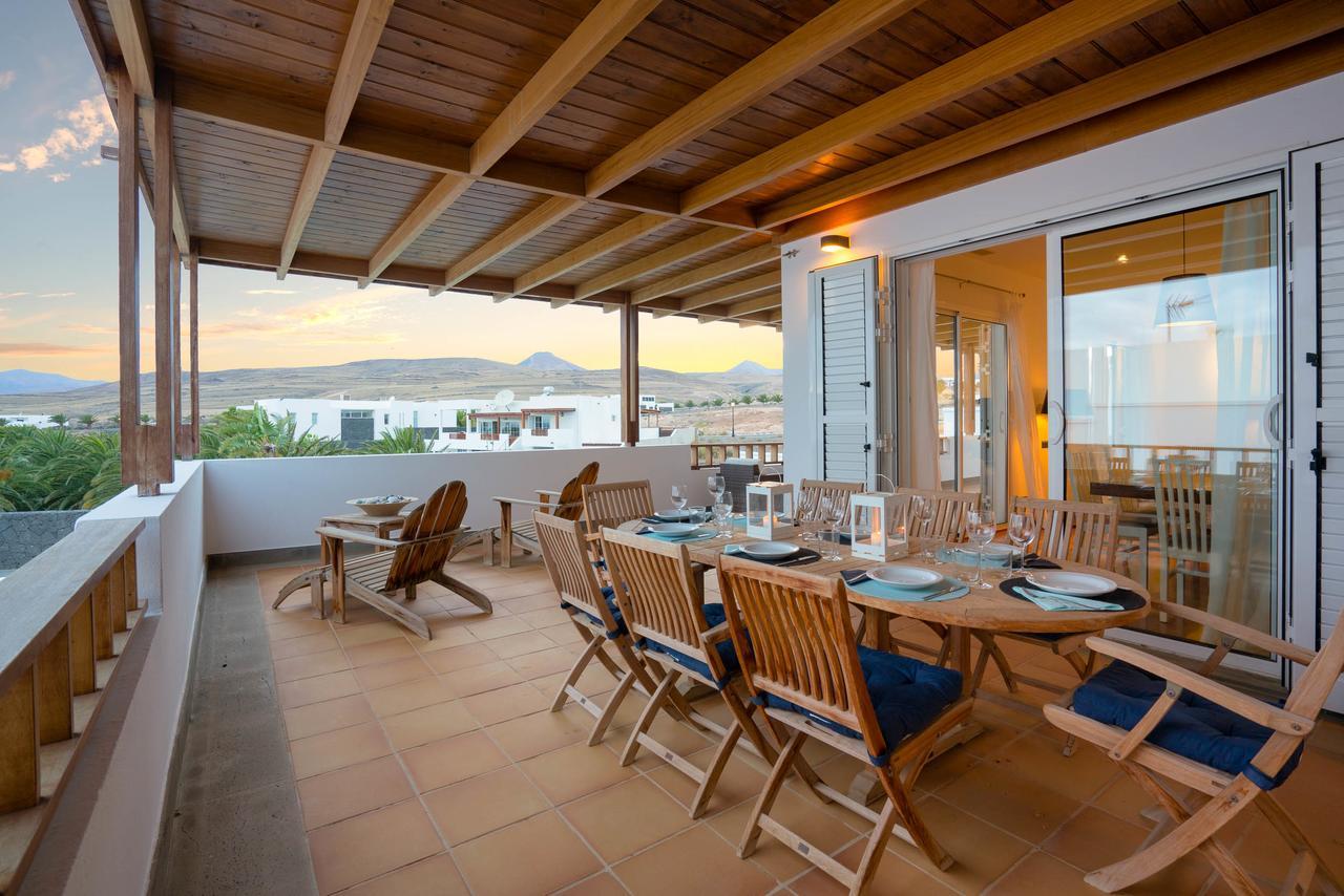 Villa Dedalos - A Luxury Large Villa With A Heated Pool In Puerto Calero Exterior foto