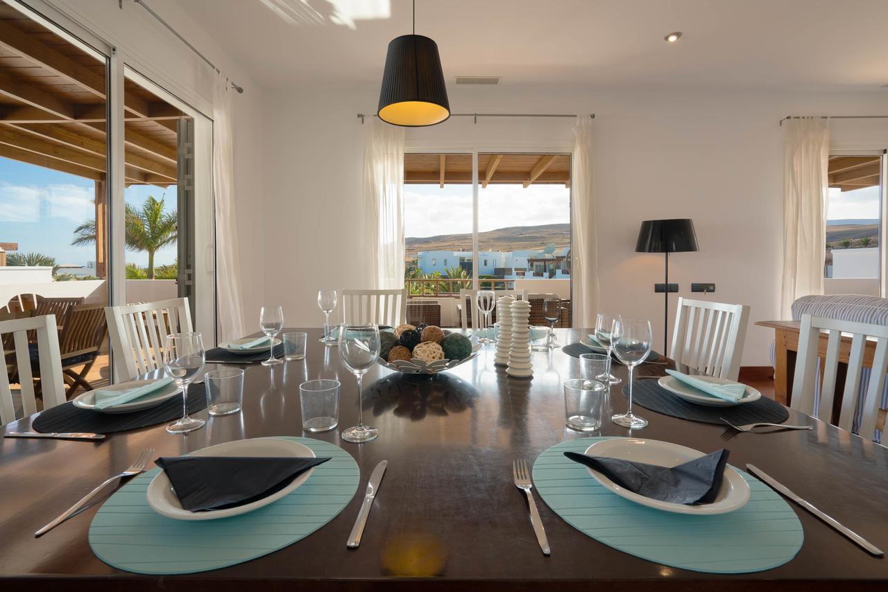 Villa Dedalos - A Luxury Large Villa With A Heated Pool In Puerto Calero Exterior foto