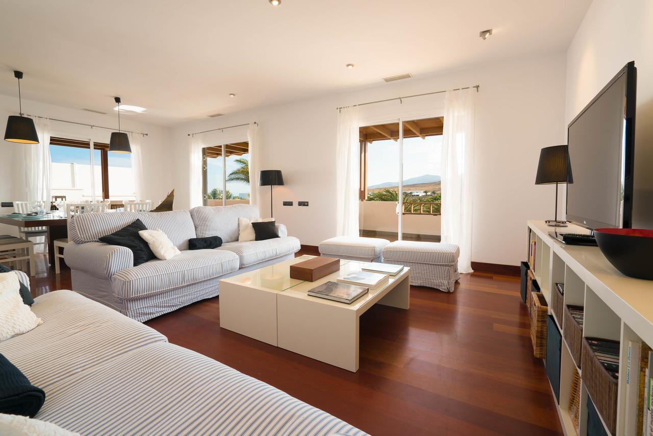 Villa Dedalos - A Luxury Large Villa With A Heated Pool In Puerto Calero Exterior foto
