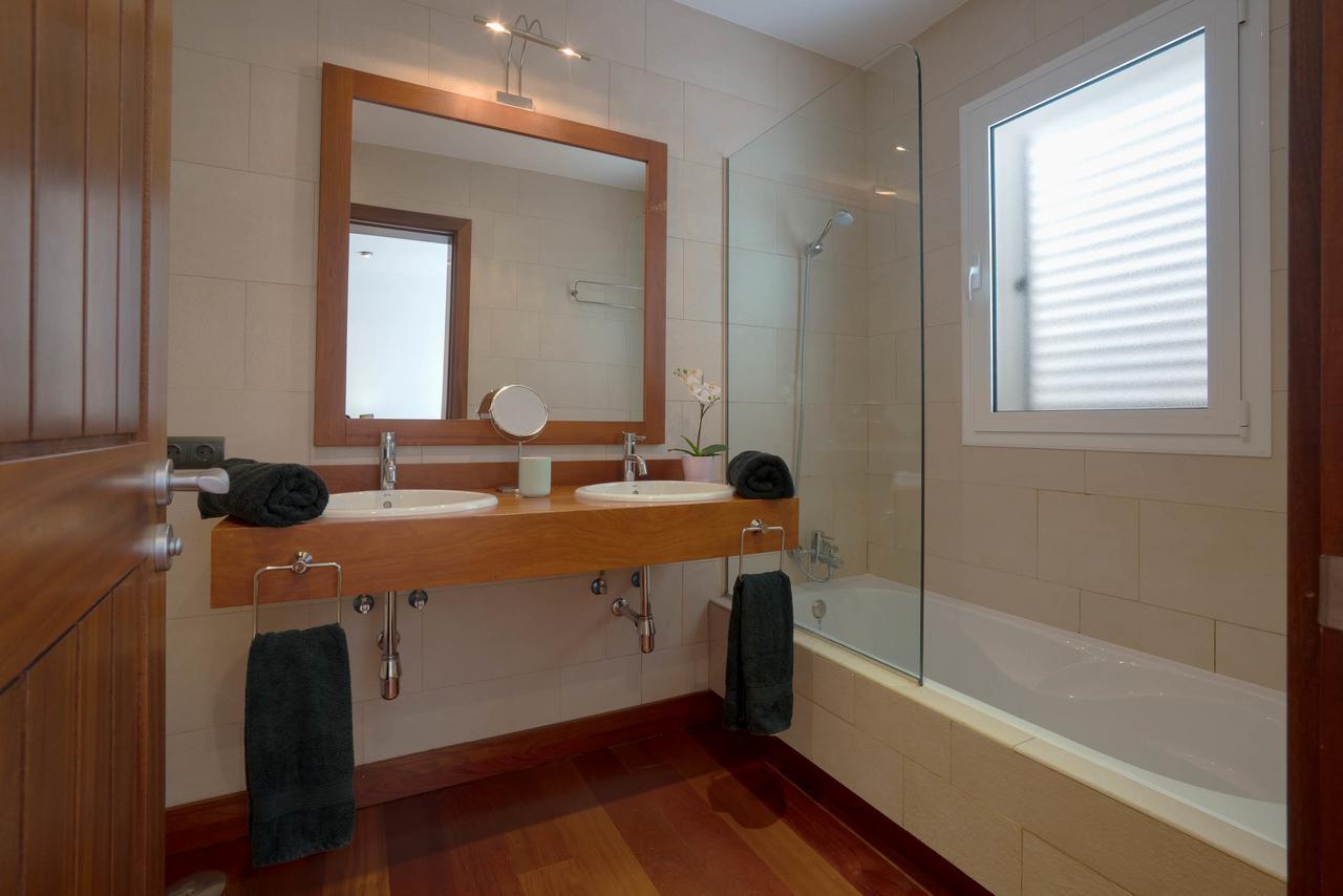 Villa Dedalos - A Luxury Large Villa With A Heated Pool In Puerto Calero Exterior foto