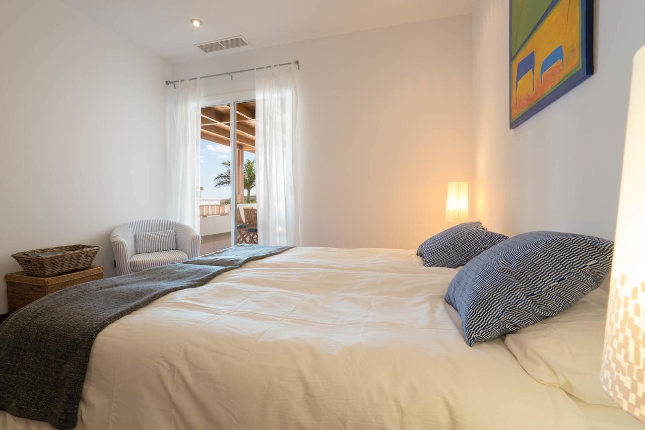 Villa Dedalos - A Luxury Large Villa With A Heated Pool In Puerto Calero Exterior foto